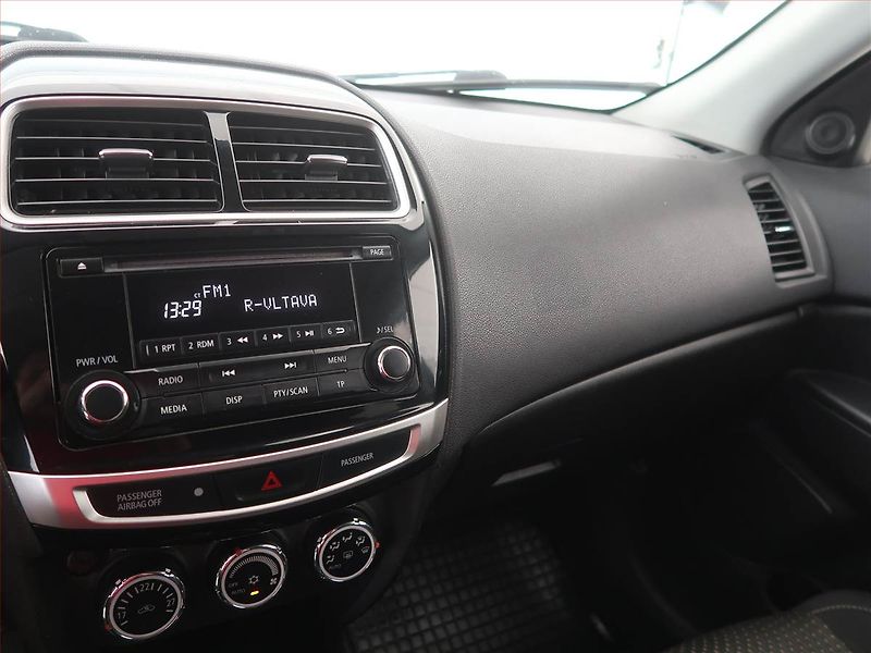 Mitsubishi ASX (2015) Intense 2.2 DI-D, 4X4 - fotka 12 z 16