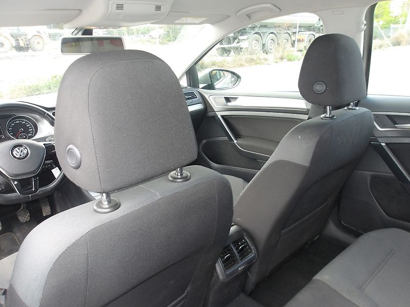 Volkswagen Golf 1,4TSi 92kW ČR ! 2.MAJ.! - fotka 25 z 27