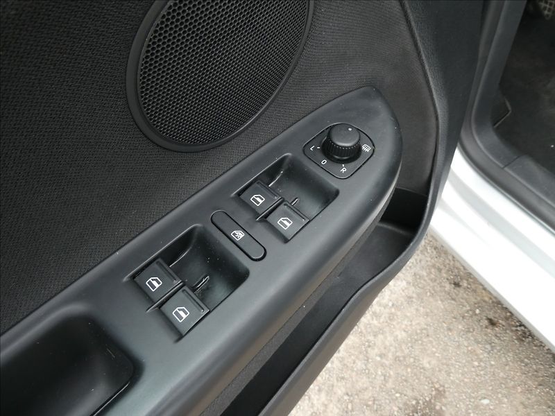 Volkswagen Golf Plus 1,4 TSi 90W digi.klima - fotka 26 z 31