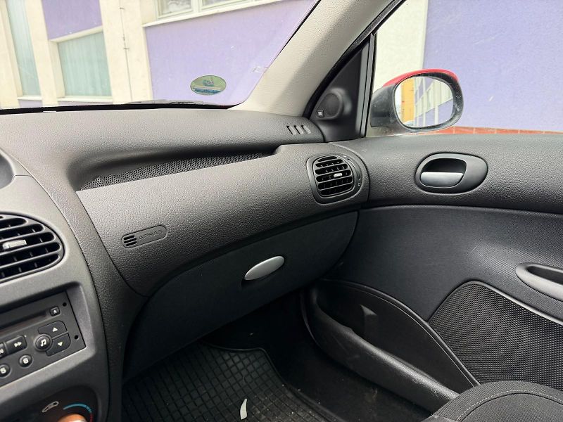 Peugeot 206 1,4i / 55 kW / sada pneu  - fotka 20 z 21