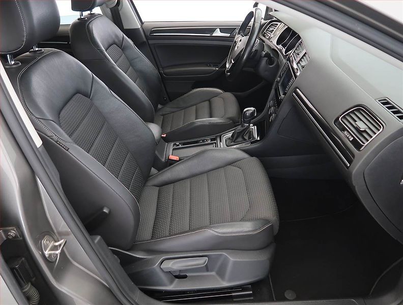 Volkswagen Golf (2016) Highline 2.0 TDI, Automat - fotka 9 z 23