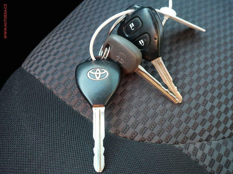 Toyota RAV4 (2007) 2.2 D4-D 4x4, AC, TZ - fotka 16 z 16