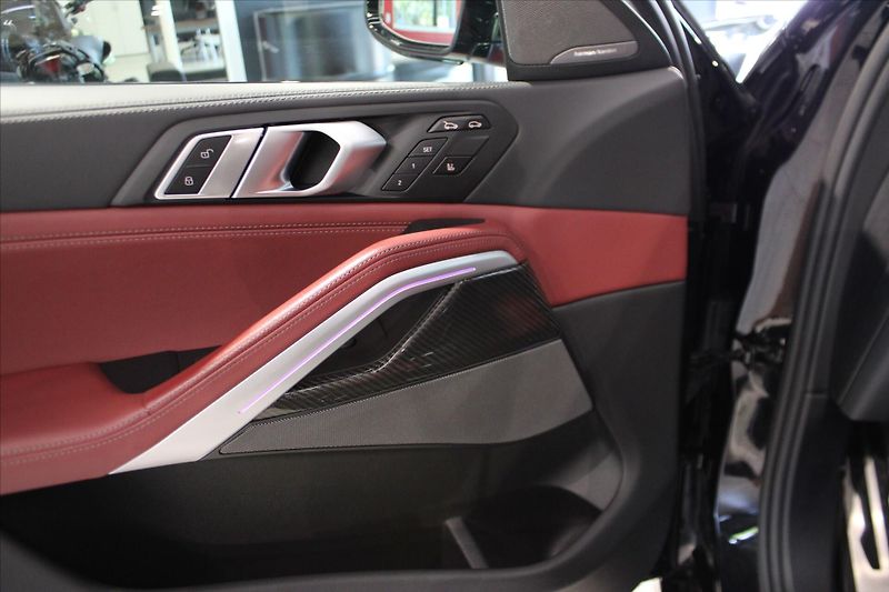 BMW X6 M50i xDrive adLED/360°/H&K - fotka 15 z 47