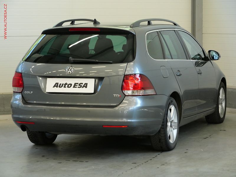 Volkswagen Golf (2011) 1.6 TDi, AC, park.asist - fotka 4 z 17