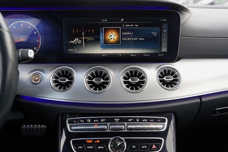 Mercedes-Benz Třídy E E 400 AMG 4Matic+,Burmester - fotka 32 z 43