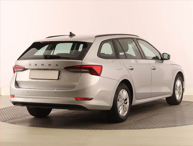 Škoda Octavia (2023) Ambition 2.0 TDI, ČR,1.maj - fotka 5 z 24