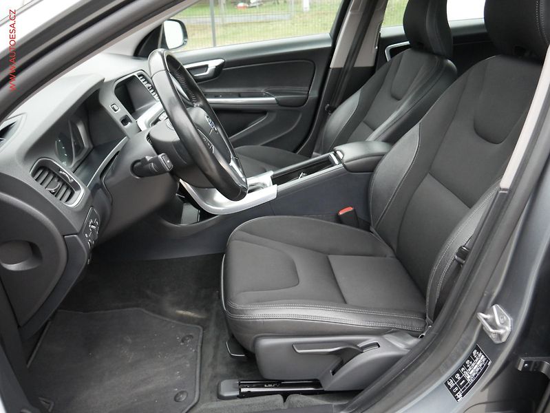 Volvo V60 (2015) 2.4 D4 Cross Country, AT - fotka 9 z 19