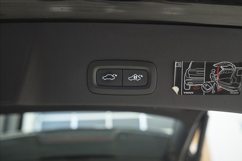 Volvo XC40 2,0 T5 AWD NAVI KAMERA TAŽNÉ - fotka 47 z 47