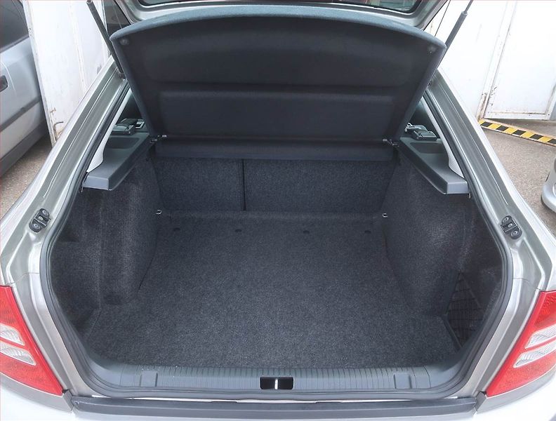 Škoda Octavia (2008) 1.4 16V, Serv.kniha - fotka 14 z 14