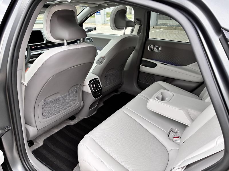 Hyundai Ioniq 6 77kWh PREMIUM PANORAMA DSM  - fotka 12 z 42