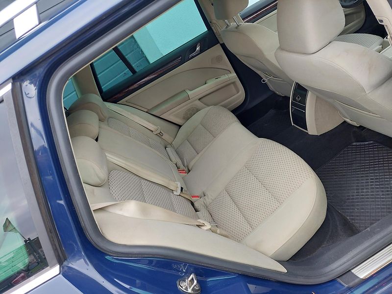 Škoda Superb (2011) Combi 2.0TDi DSG 125kW - fotka 16 z 18