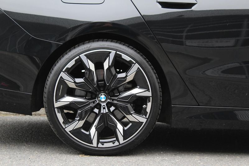 BMW Řada 5 540d xDrive Sedan - fotka 6 z 23