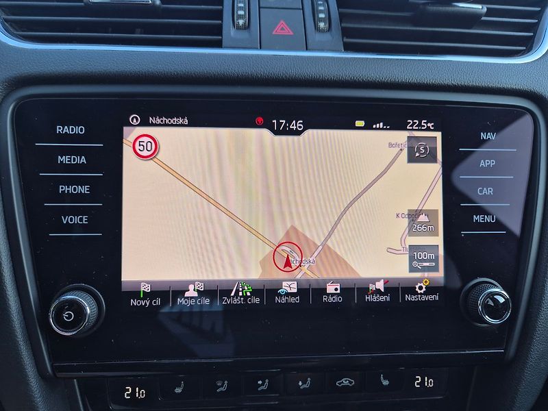 Škoda Octavia Combi 2,0 TDI DSG Style Plus, - fotka 17 z 20