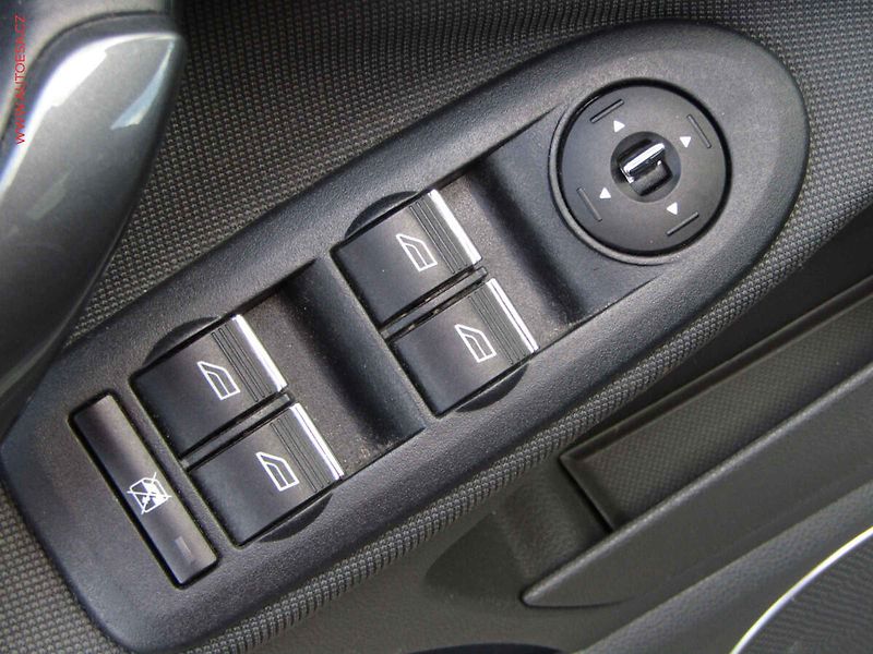 Ford Kuga (2009) 2.0 TDCi 4x4, ČR, AC, park. - fotka 11 z 20