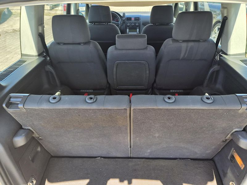 Volkswagen Touran (2005) 2,0 TSi 7 míst - fotka 9 z 10