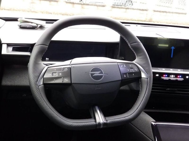 Opel Grandland (2026) GSHybr.1.2Turbo - fotka 17 z 30