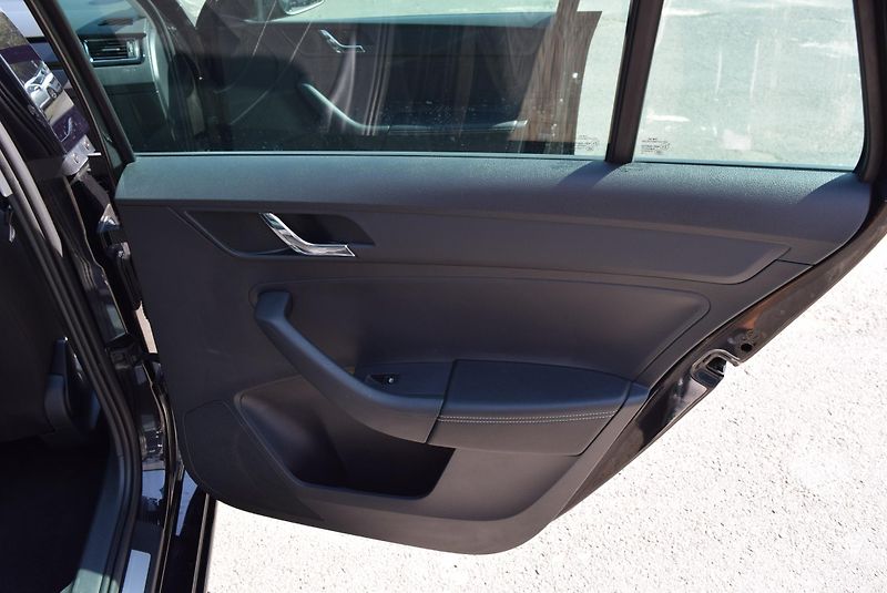 Škoda Rapid (2016) 1.2TSI 81kw STYLE XEN NAVI PAN - fotka 40 z 45