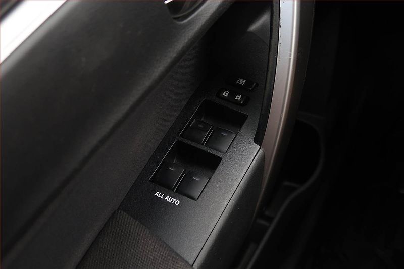 Toyota Corolla (2015) 1.6 Valvematic, Tempomat - fotka 17 z 18