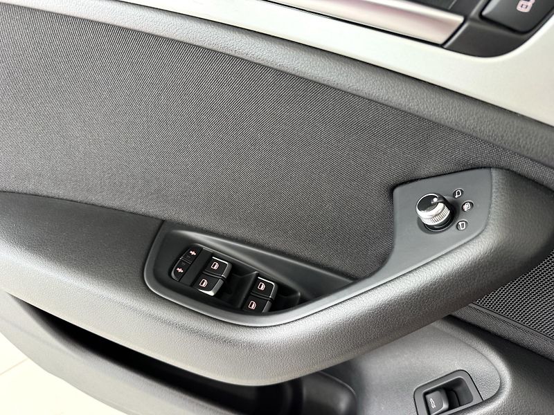 Audi A6 3,0TDI Q*180kW*NočníVidění*HUD - fotka 33 z 39