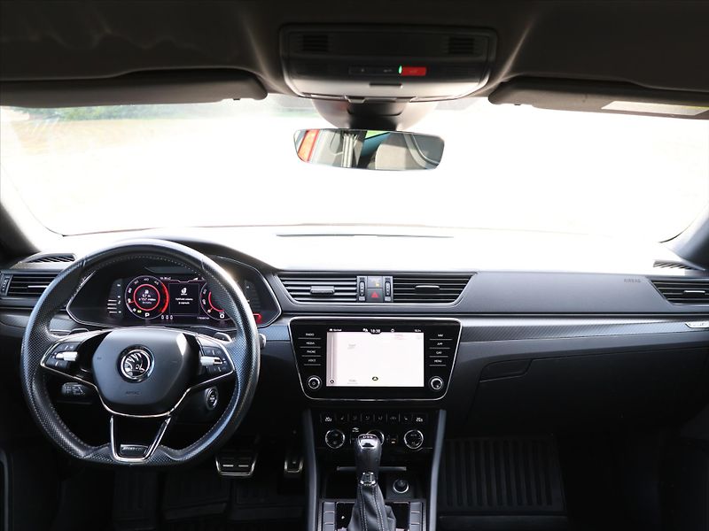 Škoda Superb 2,0 TDI DSG Sportline LED DPH - fotka 31 z 39