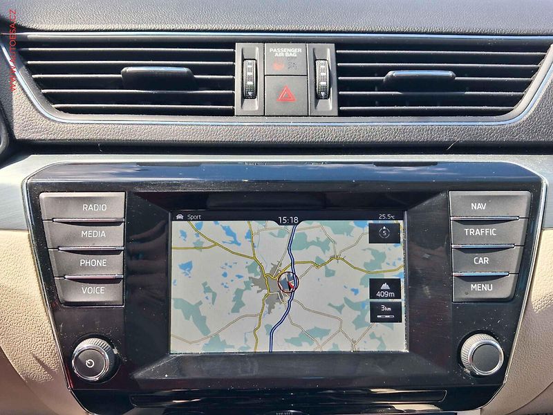 Škoda Superb (2015) 2.0 TDi, ČR, Style - fotka 16 z 24