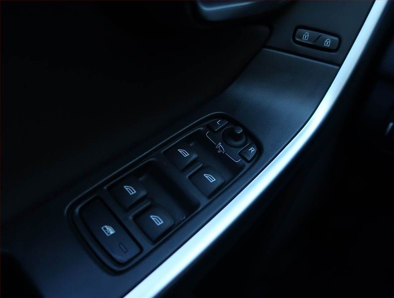 Volvo XC60 (2011) D3, Automat, Serv.kniha - fotka 16 z 22