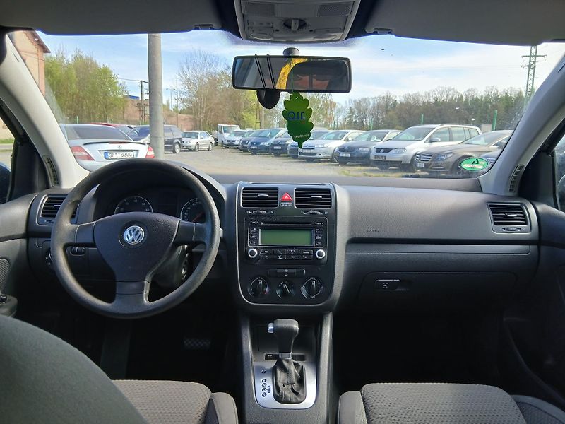 Volkswagen Golf 1.6i, GT Look, automat - fotka 23 z 31