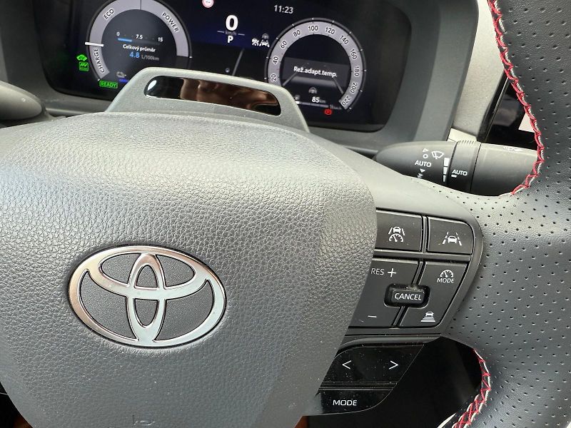 Toyota C-HR 2,0 PHEV E-CVT GR Sport - fotka 17 z 30