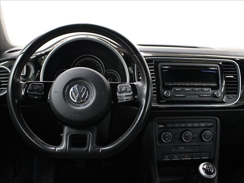 Volkswagen Beetle 1,2 TSI Cup TOP STAV - fotka 26 z 35