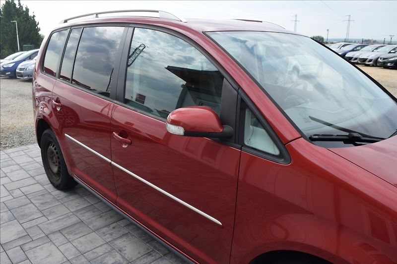 Volkswagen Touran 1,9 TDI 77KW AUTOMAT PO STK - fotka 9 z 46