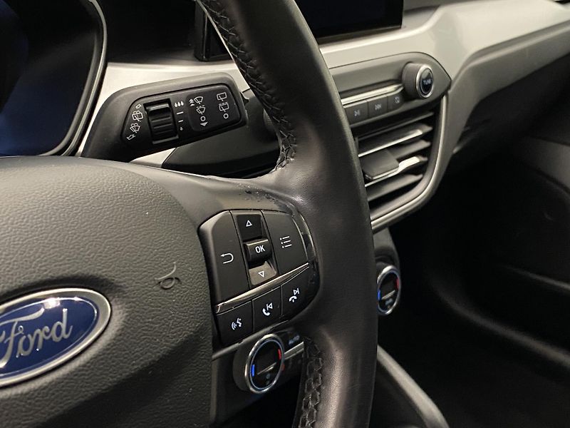 Ford Focus 1.5 ECOBOOST TITANIUM AUT - fotka 20 z 40