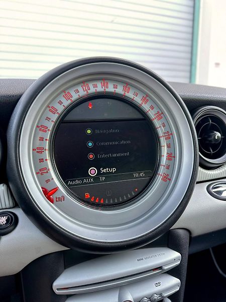 Mini Cooper (2010)  1.6D 50 CAMDEN AUTOMAT VYBAVA - fotka 28 z 31