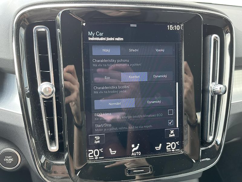 Volvo XC40 FWD T2 Core - fotka 39 z 44