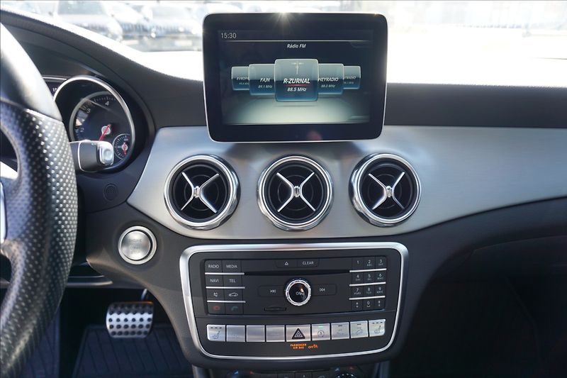 Mercedes-Benz GLA 2,1 220d 4M 1.maj ČR - fotka 14 z 17