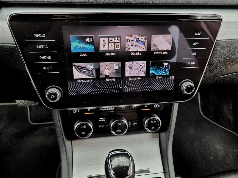 Škoda Superb 1,4 TSI,PHEV,DSG,LED,NAVI,VÝHŘ - fotka 32 z 50
