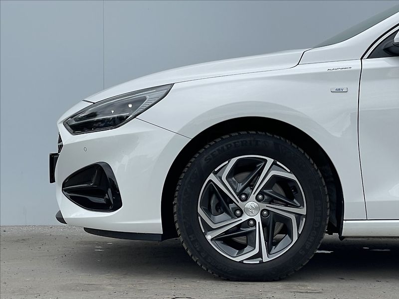 Hyundai i30 1,5 T-GDI Combi Smart PDC - fotka 19 z 23