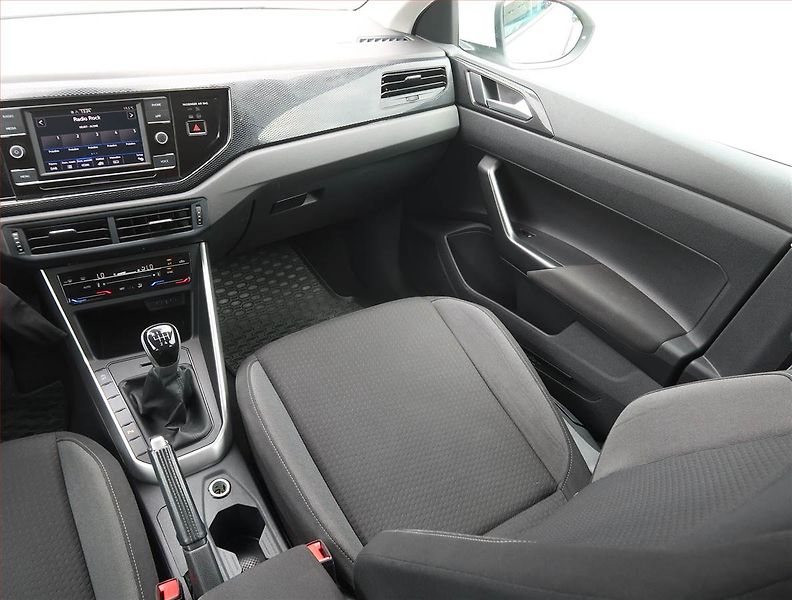 Volkswagen Taigo (2022) Life 1.0 TSI, Serv.kniha - fotka 8 z 17