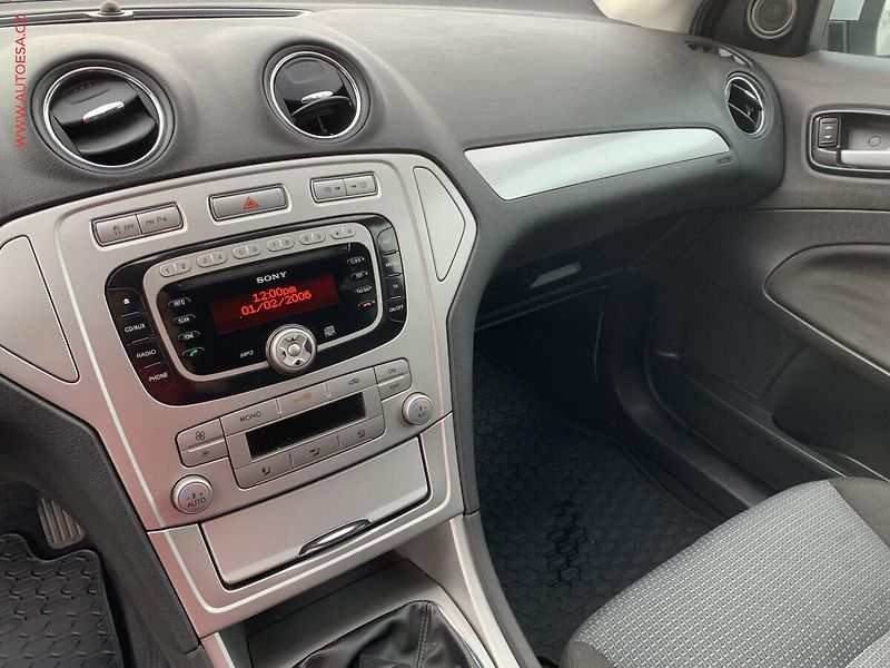 Ford Mondeo (2008) 1.6i, AC, park.asist - fotka 12 z 18