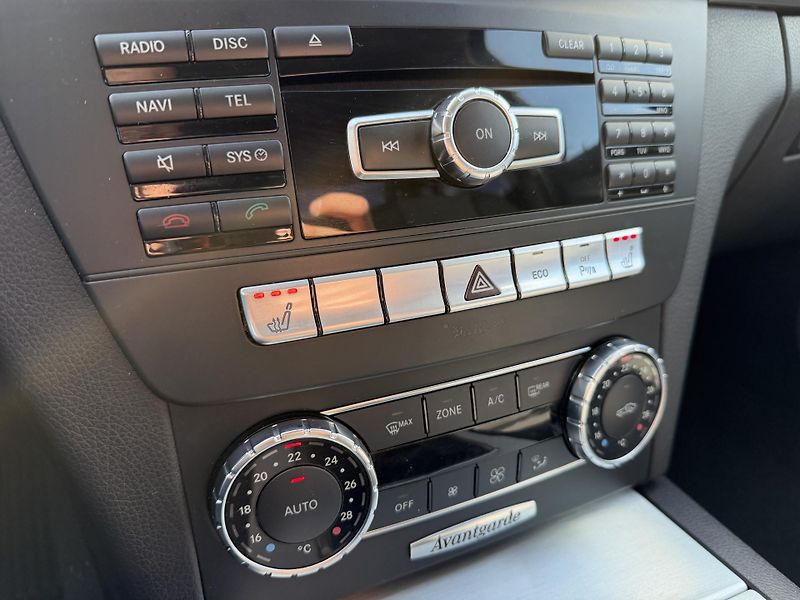 Mercedes-Benz Třídy C 180 CGI NAVIGACE SERVISKA - fotka 26 z 37
