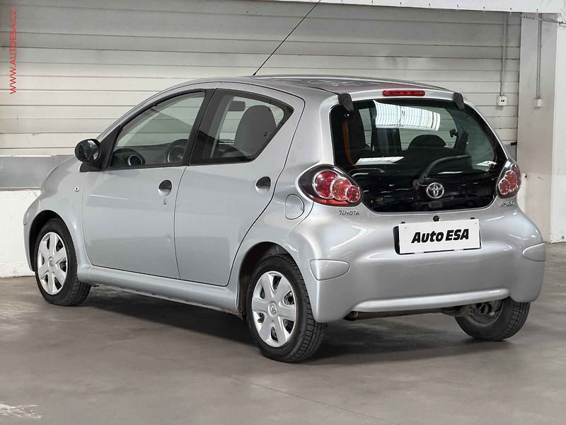 Toyota Aygo (2011) 1.0i, ČR, AC - fotka 4 z 15