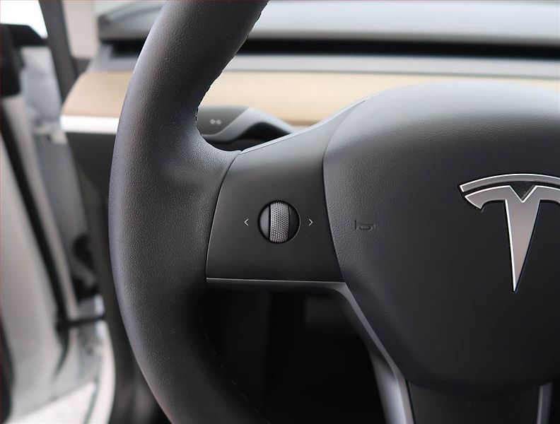 Tesla Model Y (2021) Long Range AWD 75kWh, SoH 91% - fotka 28 z 33
