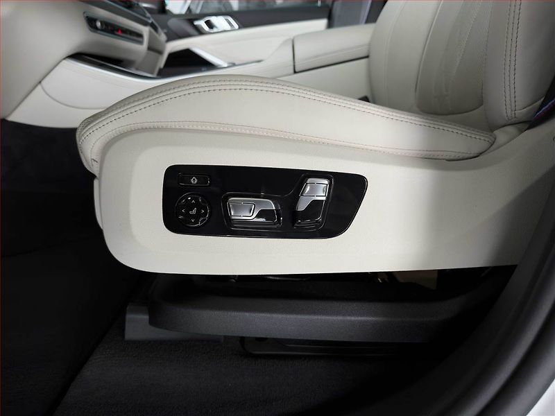 BMW X5 (2025) xDrive30d - fotka 13 z 21