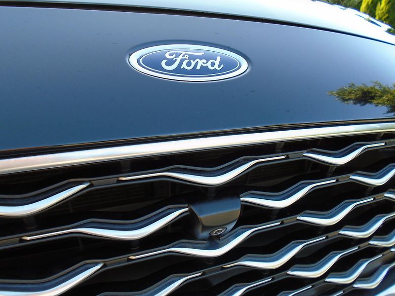Ford Galaxy 2.5 Duratec FHEV Vignale 7Míst - fotka 11 z 47