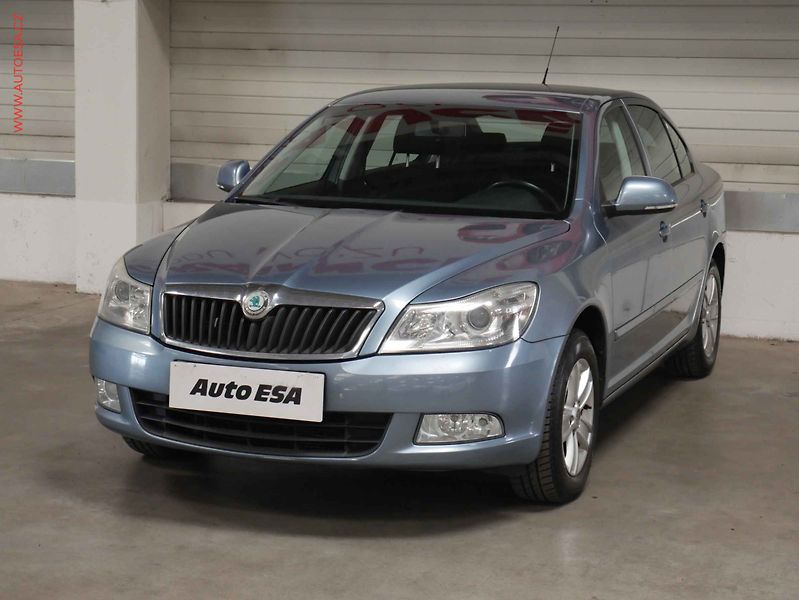 Škoda Octavia (2010) 1.9 TDI, ČR, AC, TZ, temp. - fotka 3 z 16