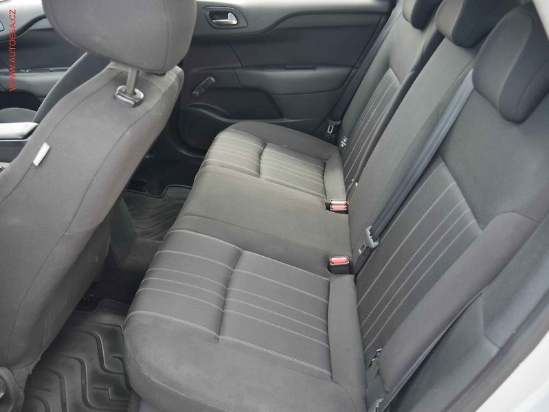Citroën C4 (2012) 1.4i, 2.maj,ČR, AC - fotka 10 z 18