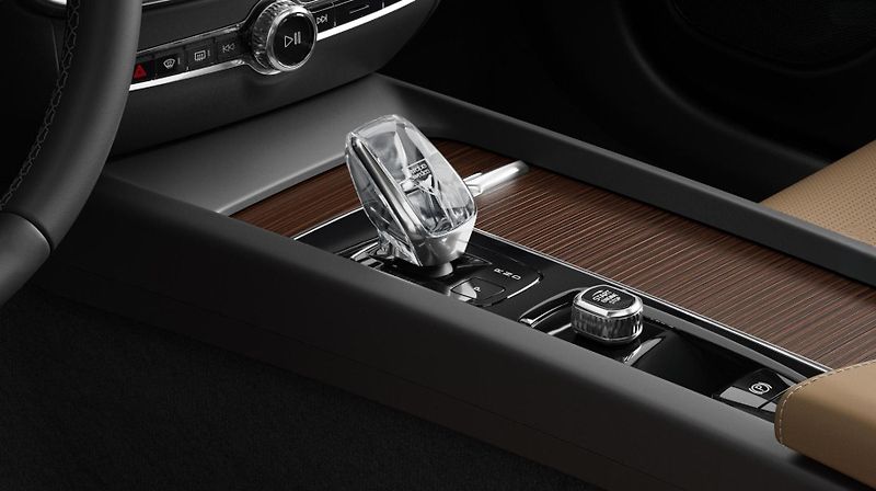 Volvo V60 (2026) B4 PLUS DARK AUT - fotka 8 z 19