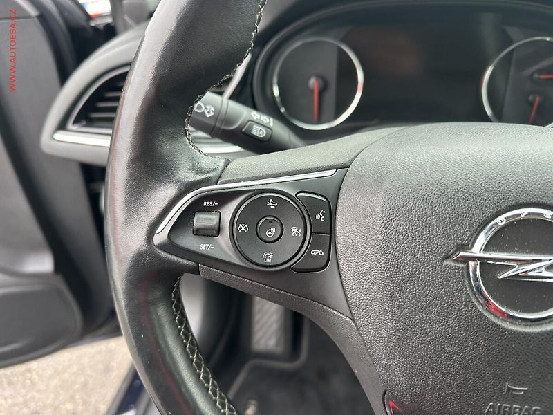 Opel Insignia (2018) 2.0 CDTI, AT - fotka 12 z 22
