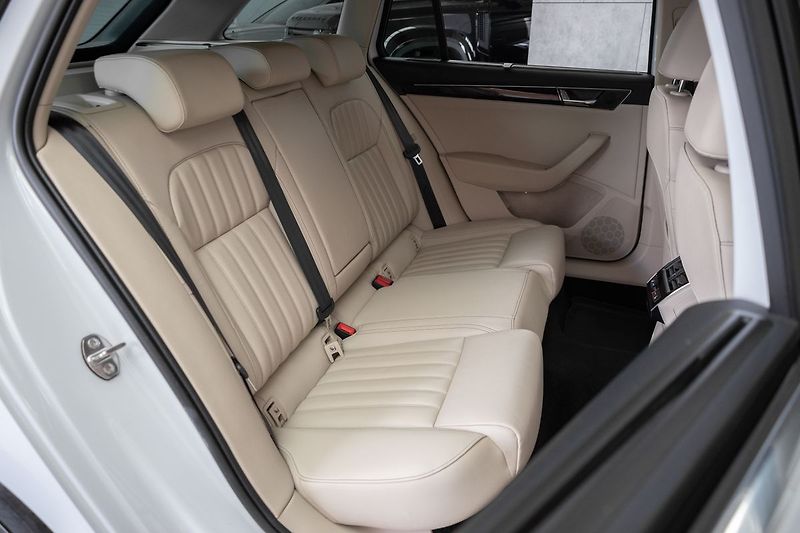 Škoda Superb TDI 147kW 4x4*L&K*TAŽNÉ*ČR 1.M - fotka 15 z 49