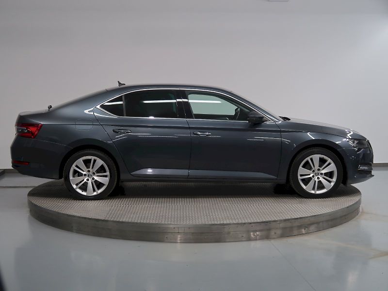 Škoda Superb (2019) STYLE 2.0TDI 140KW DSG 4x4 MAT - fotka 8 z 34