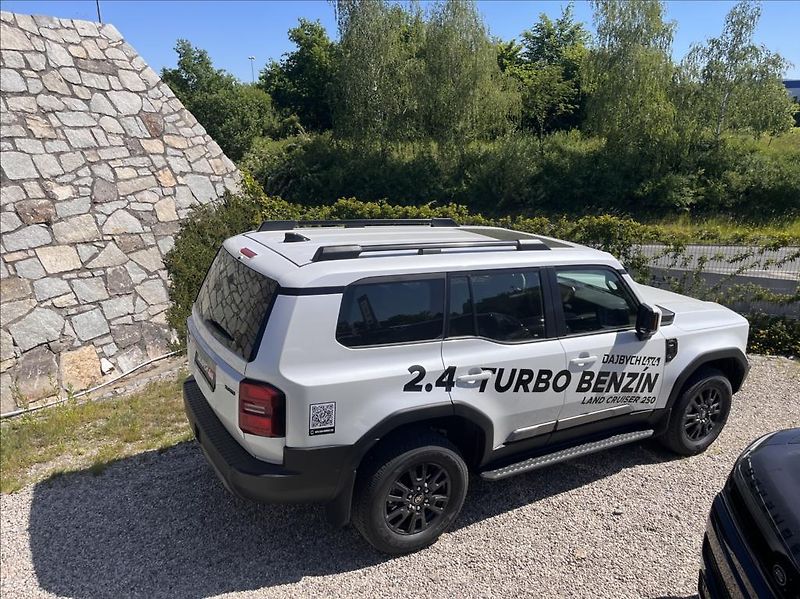 Toyota Land Cruiser 250 2,4i T 8AT Allrounder SE 7 - fotka 8 z 36